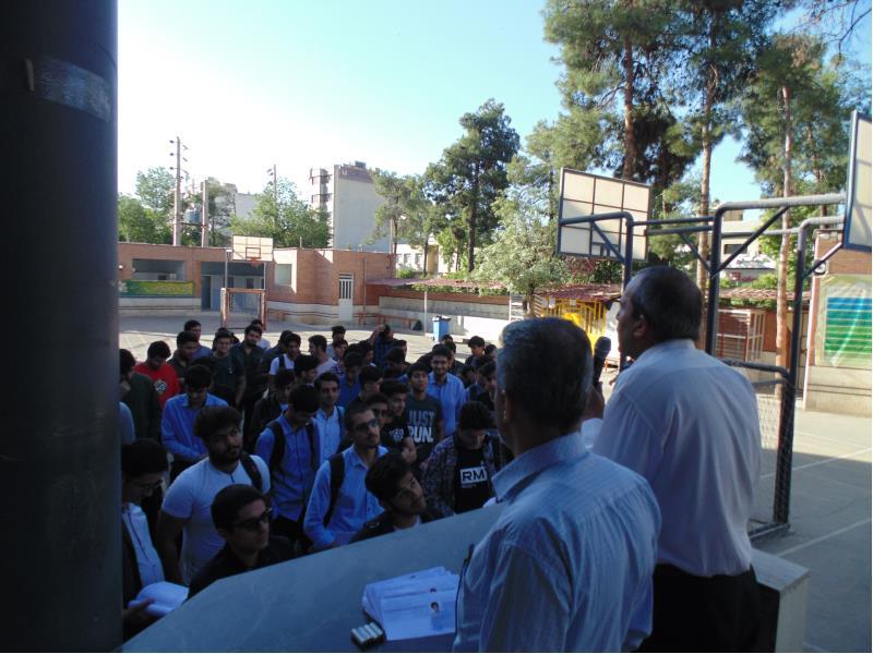 عکس یادگاری دانش آموزان پایه دهم 22خرداد97