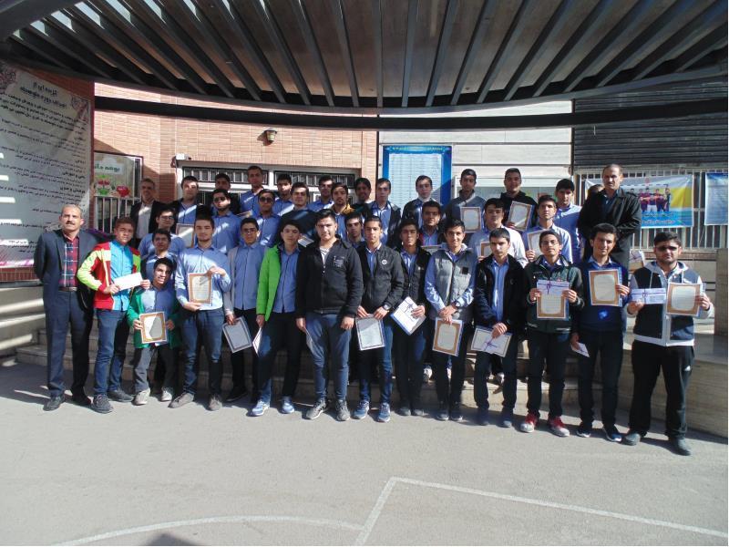 هدای لوح تقدیر و کارت هدیه  به دانش آموزان منتخب رتبه های آموزشی نوبت اول ،منتخبین المپیادها ومسابقات علمی پژوهشی  ا