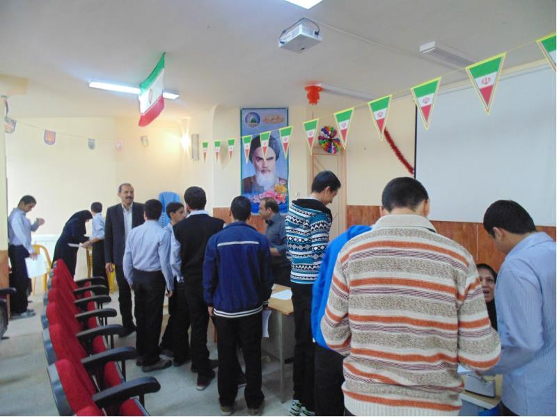 اجرای طرح چکاپ سلامت دانش آموزان دبیرستان نمونه دولتی معارف5 (2)