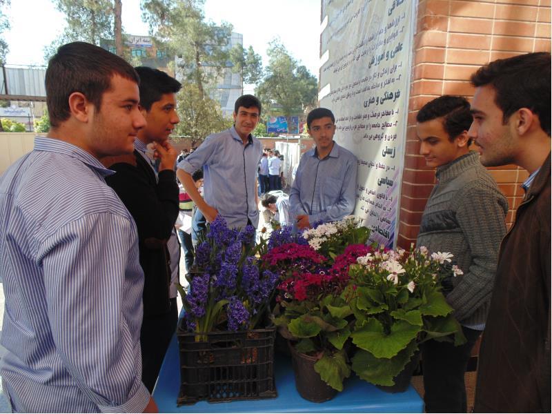 غرفه های خیریه دبیرستان  معارف 5